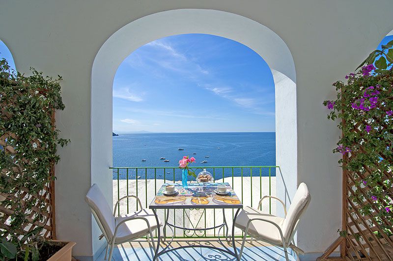 https://www.palazzotalamo.it/wp-content/uploads/2015/05/palazzo-talamo-standard-room-camere-accommodations-positano-amalfi-coast-3.jpg