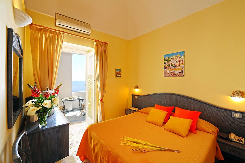 https://www.palazzotalamo.it/wp-content/uploads/2015/05/palazzo-talamo-standard-room-camere-accommodations-positano-amalfi-coast-6.jpg