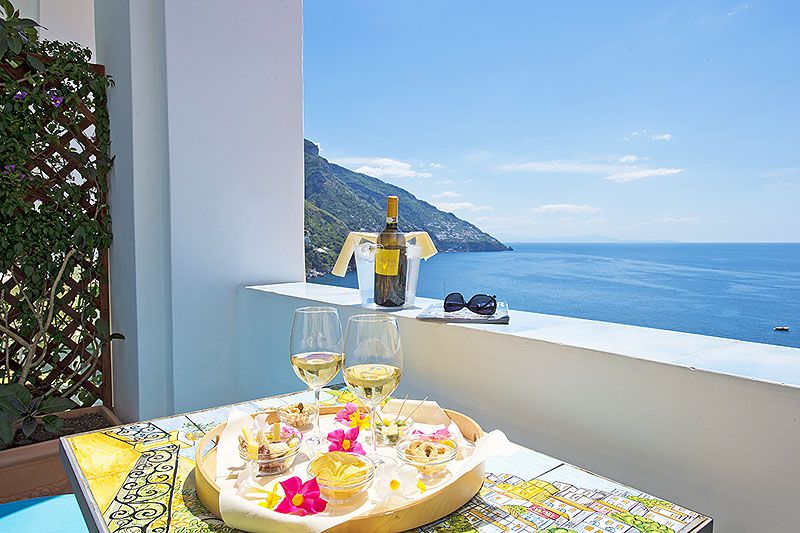 https://www.palazzotalamo.it/wp-content/uploads/2015/05/talamo-positano-superior-room-camere-amalfi-coast14.jpg