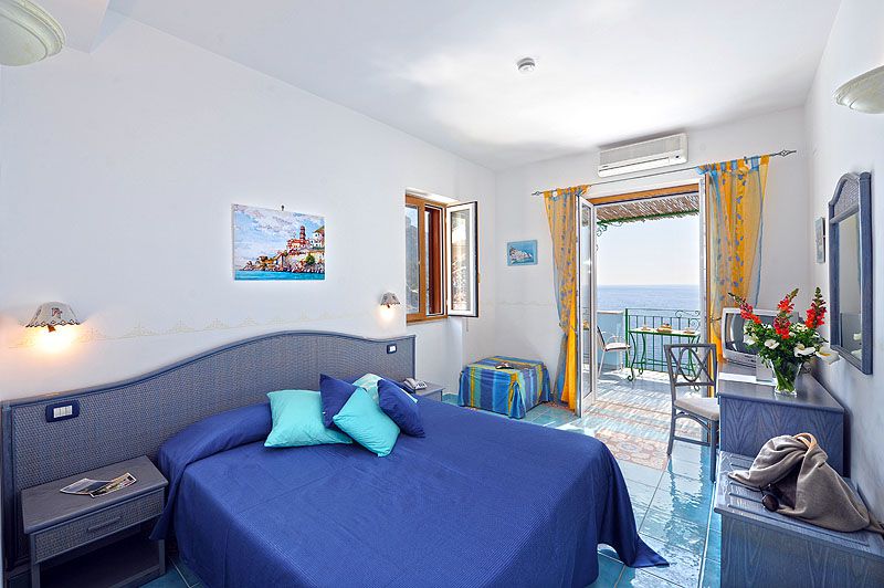 https://www.palazzotalamo.it/wp-content/uploads/2015/05/talamo-positano-superior-room-camere-amalfi-coast19.jpg