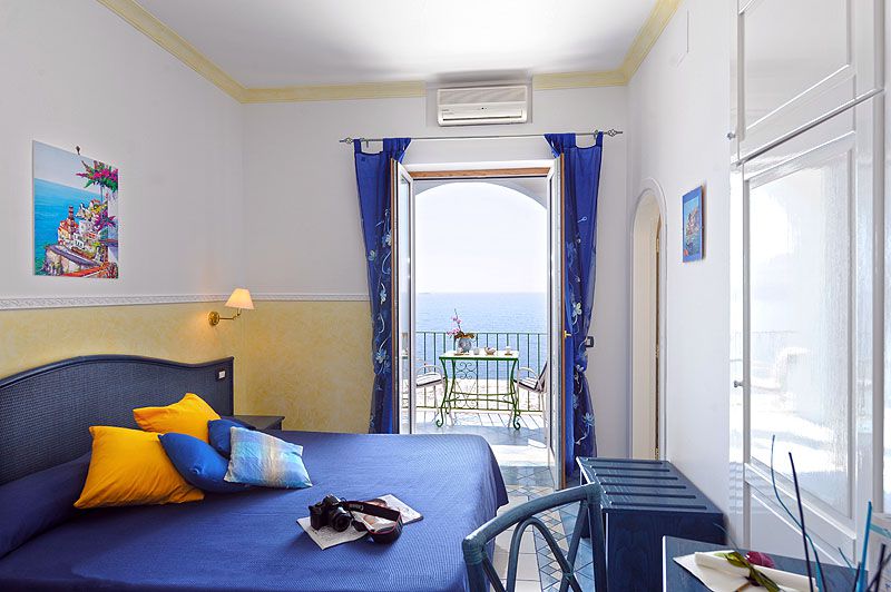 https://www.palazzotalamo.it/wp-content/uploads/2015/05/talamo-positano-superior-room-camere-amalfi-coast22.jpg