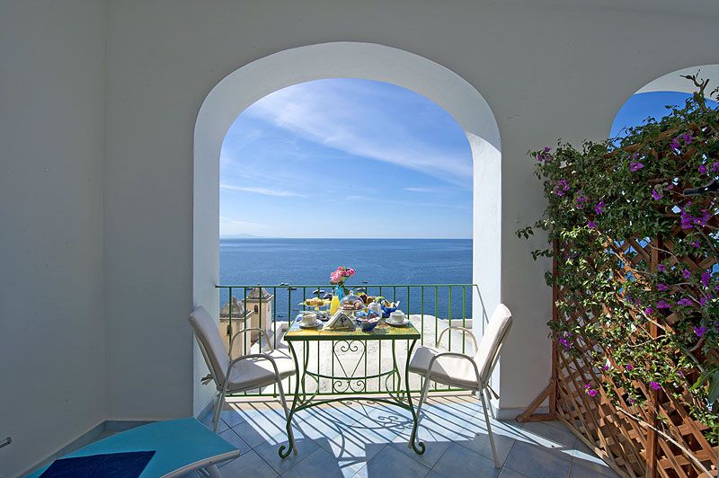 https://www.palazzotalamo.it/wp-content/uploads/2015/05/talamo-positano-superior-room-camere-amalfi-coast3.jpg