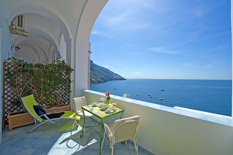 https://www.palazzotalamo.it/wp-content/uploads/2015/05/talamo-positano-superior-room-camere-amalfi-coast7.jpg